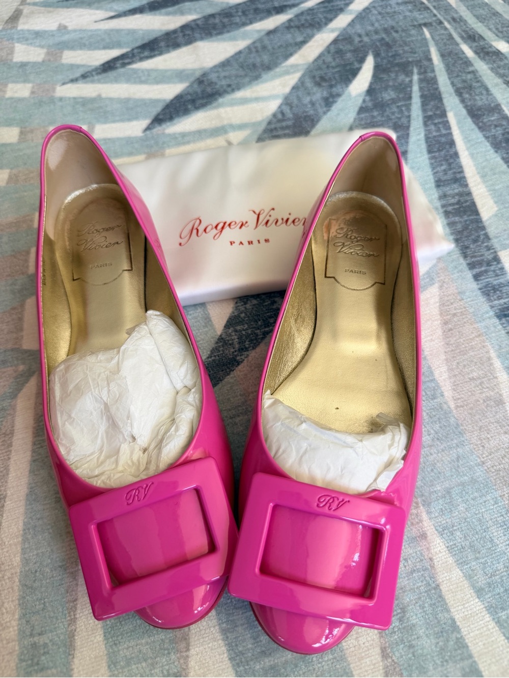Roger Vivier Pink Patent Flat size 36.5